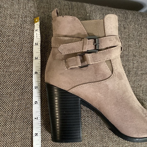 London Rag taupe colored peep toe, suede ankle boots, size 7. - Picture 8 of 13